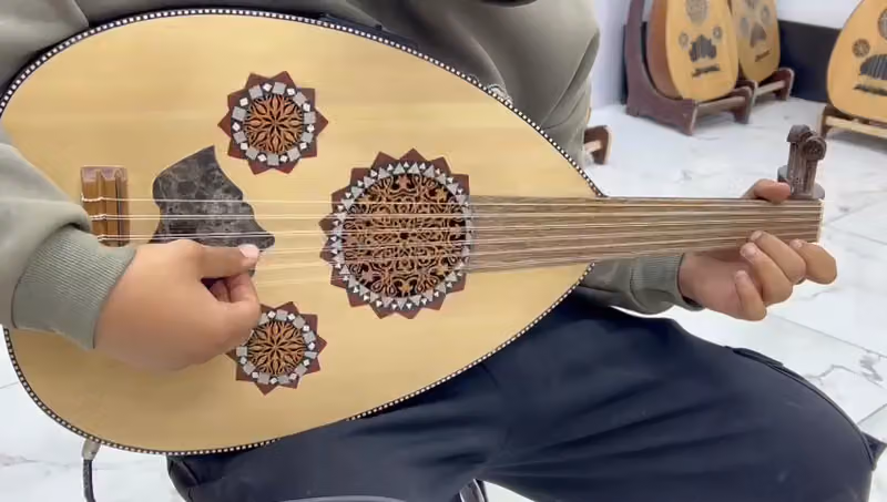 لبيع الآلات الموسيقية