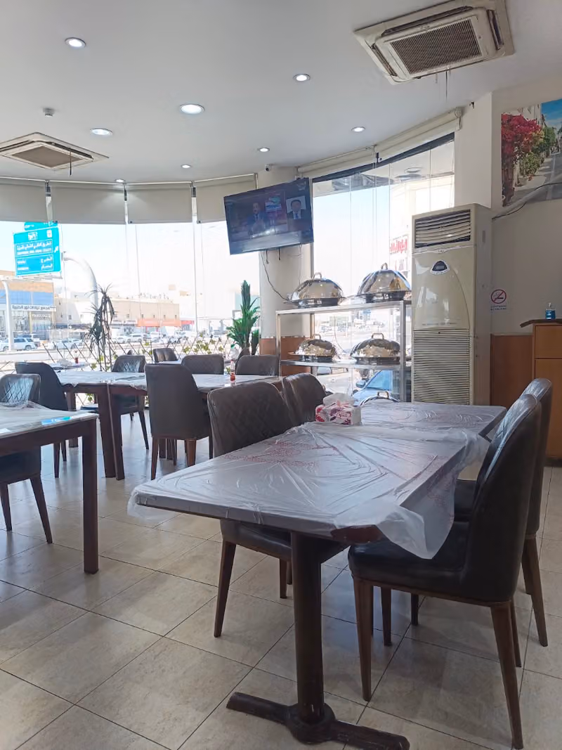 LEEZ RESTAURANT