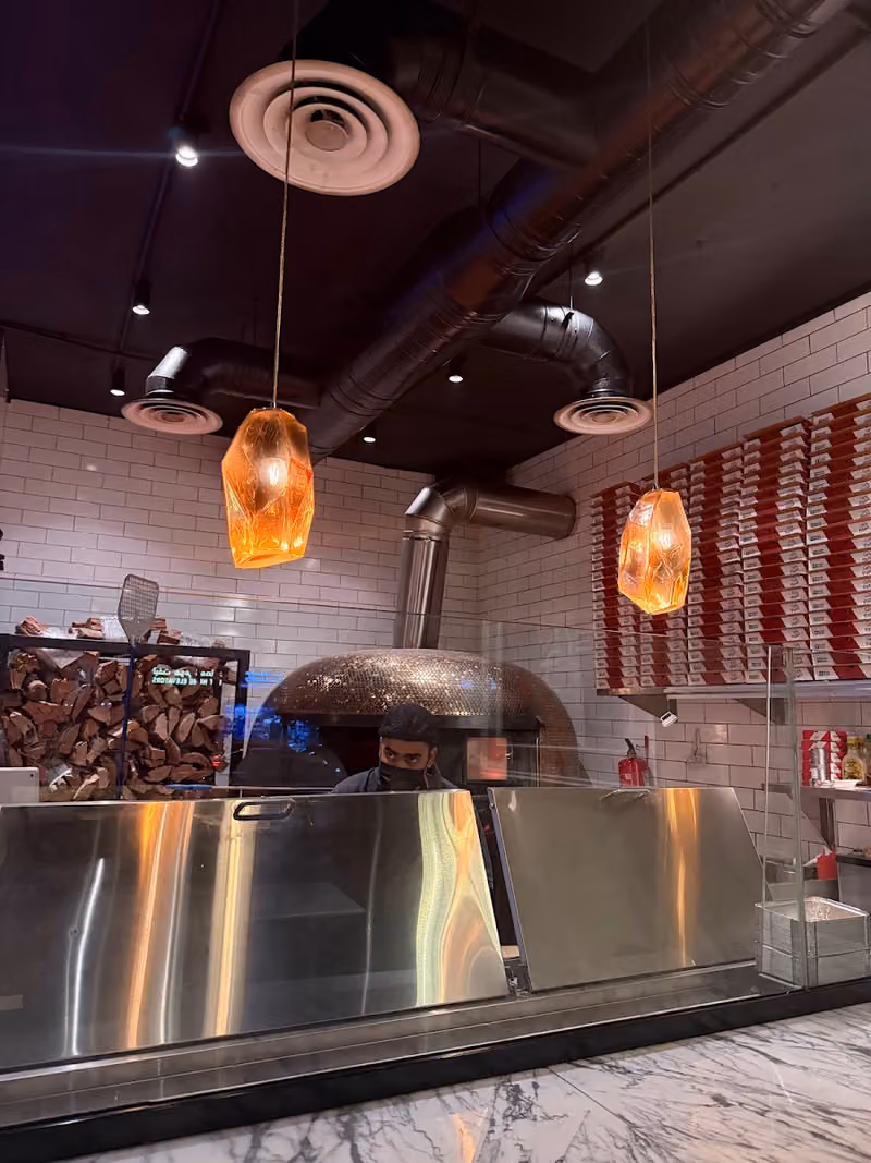 Lets Pizza takhassusi - ليتس بيتزا التخصصي