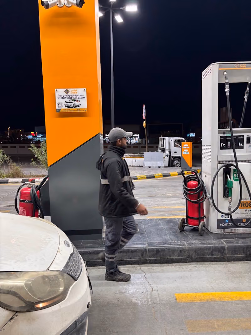 R084-Liter Gas Station | محطة لتر