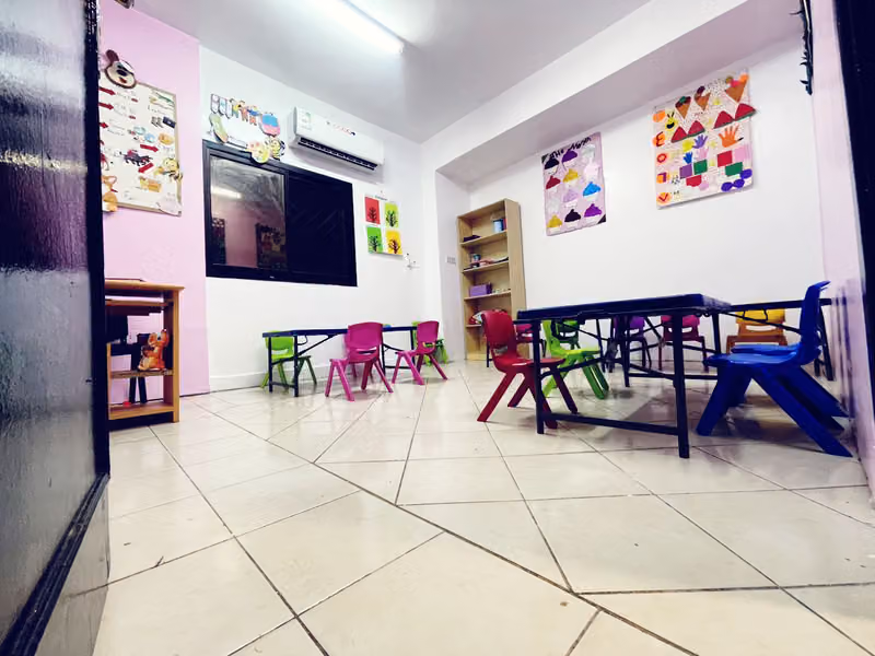 Little stars academy-مركز ملتقى النجاح