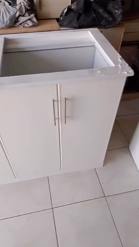 للالمنيوم والزجاج