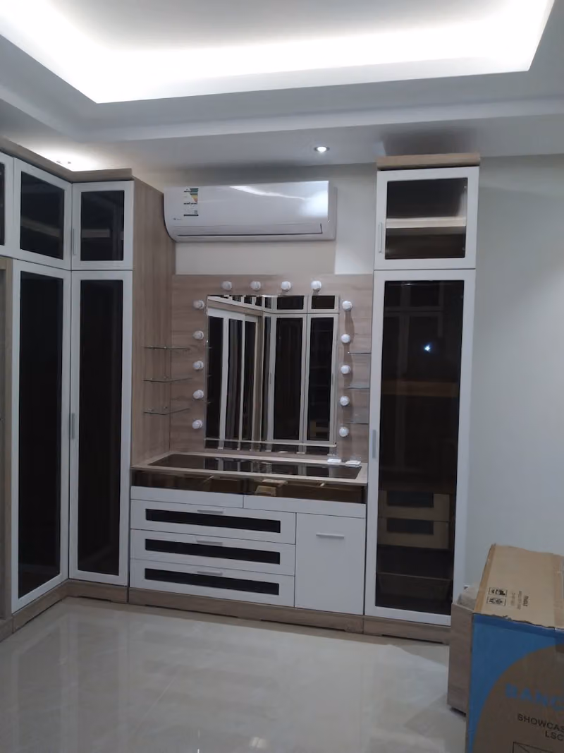 للدکوروالموبیلیا