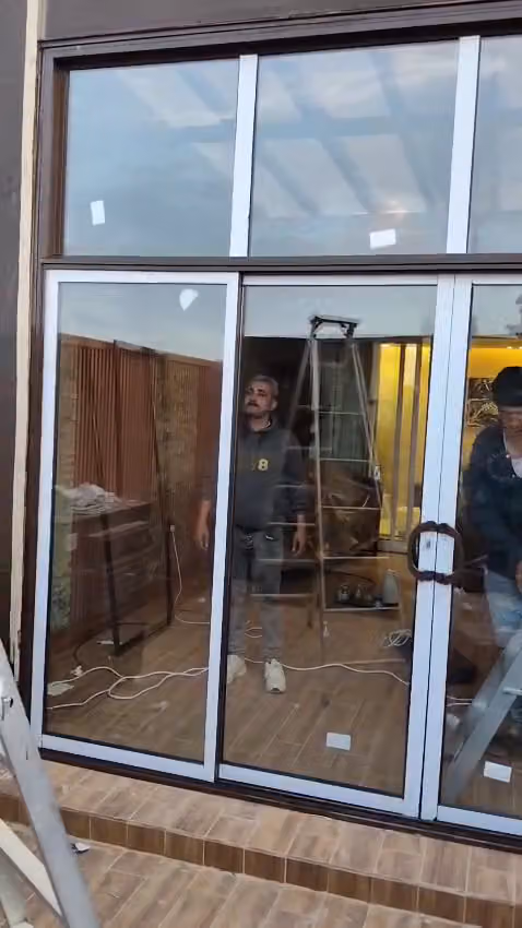 للزجاج والألمنيوم والسكريت