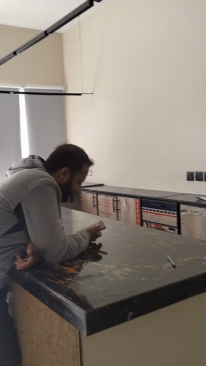 للزجاج والألمنيوم والسكريت