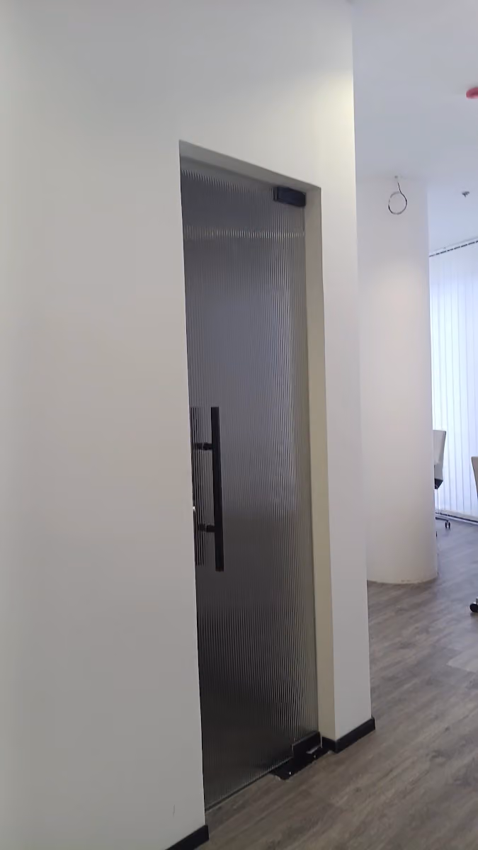 لمسات لزجاج السكريت والألمنيوم - الرياض