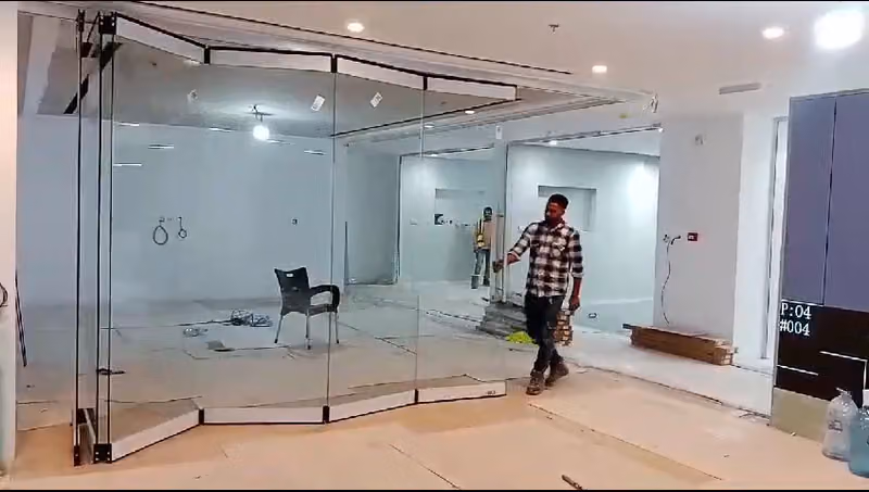 لمسات لزجاج السكريت والألمنيوم - الرياض