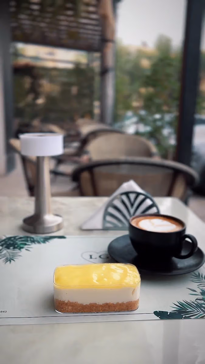 Lo Gray Coffee & restaurant