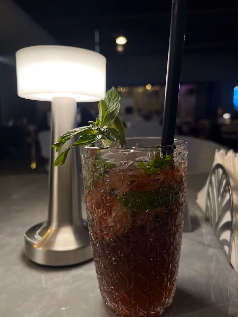 Lo Gray Coffee & restaurant