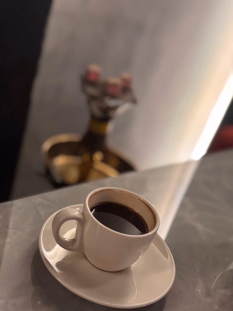 Lo Gray Coffee & restaurant