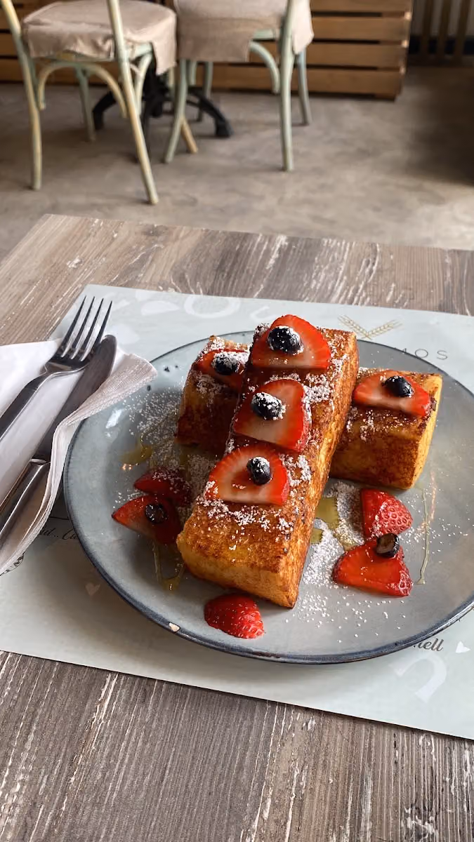 Los Primos Bakery & Cafe