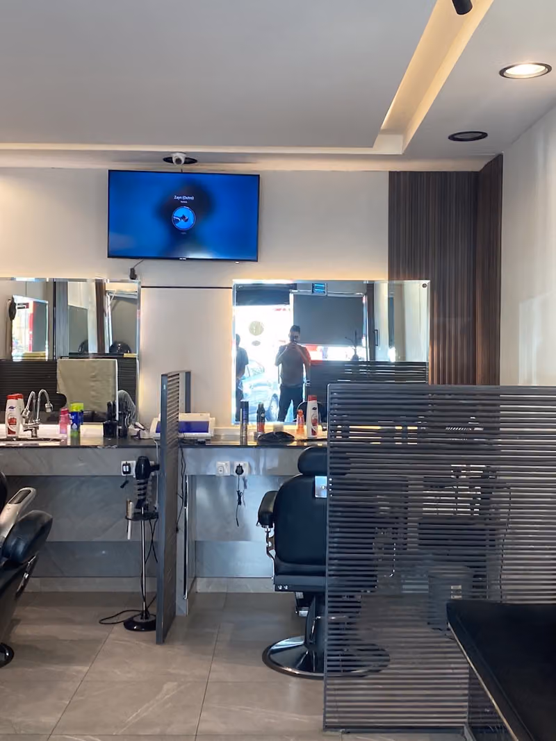 LUXURY BLADE BARBER شفرة الفخامة للحلاقة