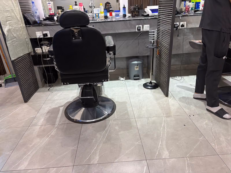 LUXURY BLADE BARBER شفرة الفخامة للحلاقة