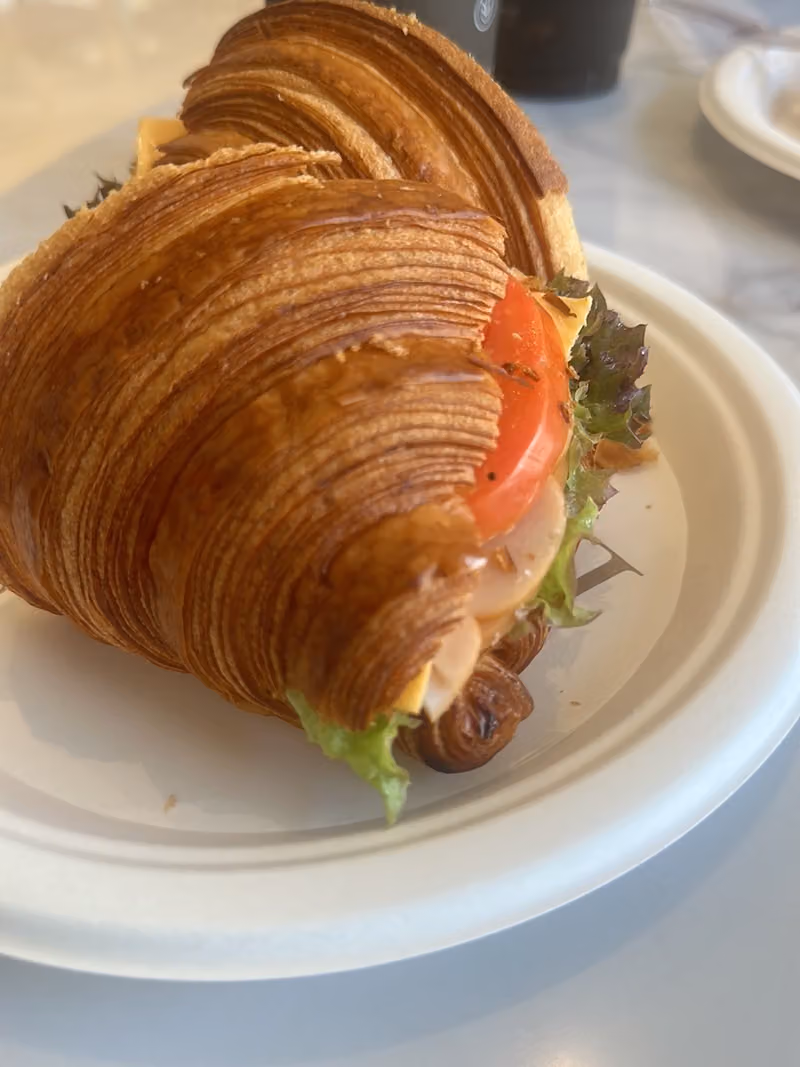 لوبين بيكري • Le pain bakery