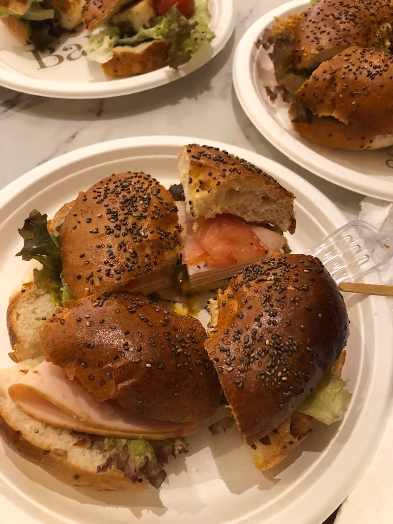 لوبين بيكري • Le pain bakery