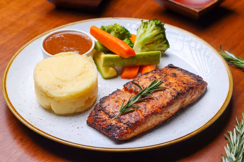 Lucca Steak House Anas bin Malek