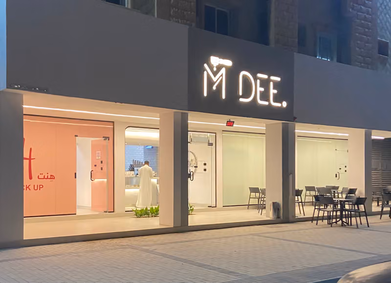 M DEE