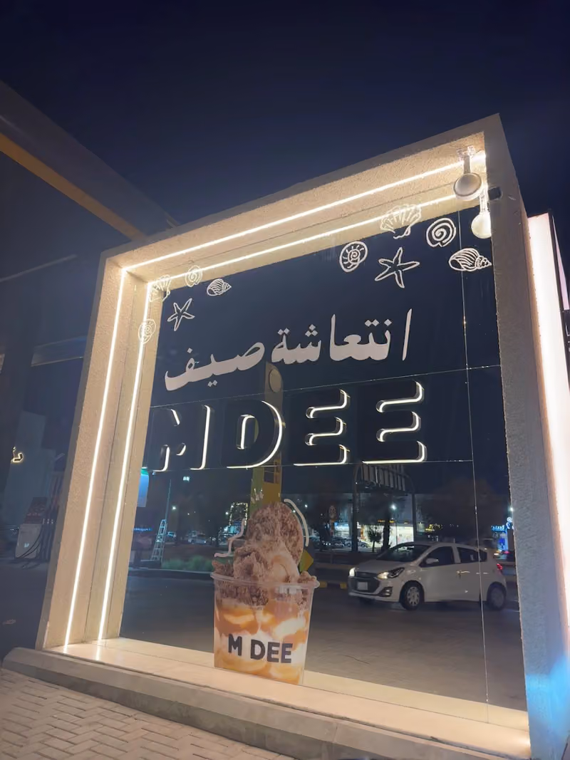 | M DEE