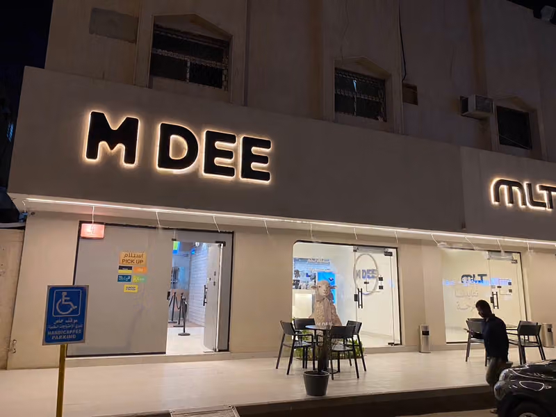 M DEE