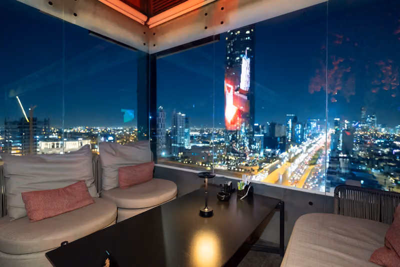 M LOUNGE