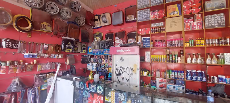 معاذ زينة سيارات