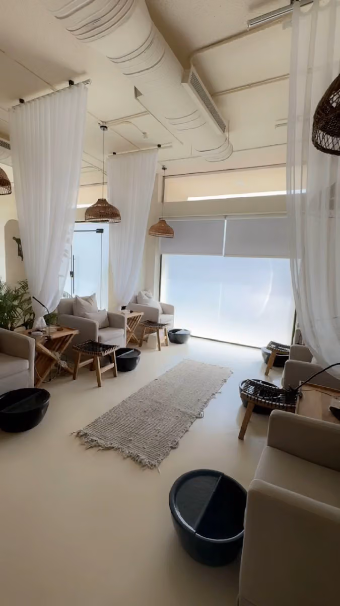 Mano Nail Salon