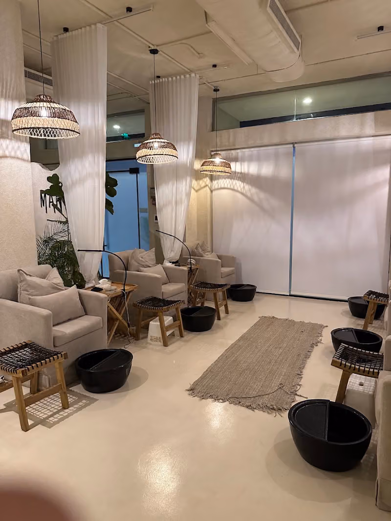 Mano Nail Salon