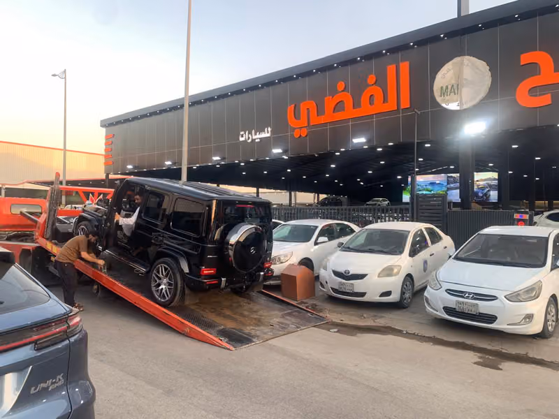 معرض الشبح الفضي للسيارات