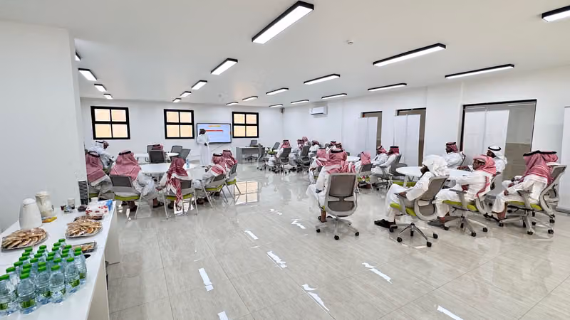 مدارس الشارقة الأهلية | بنين - بنات ( فرع طويق )