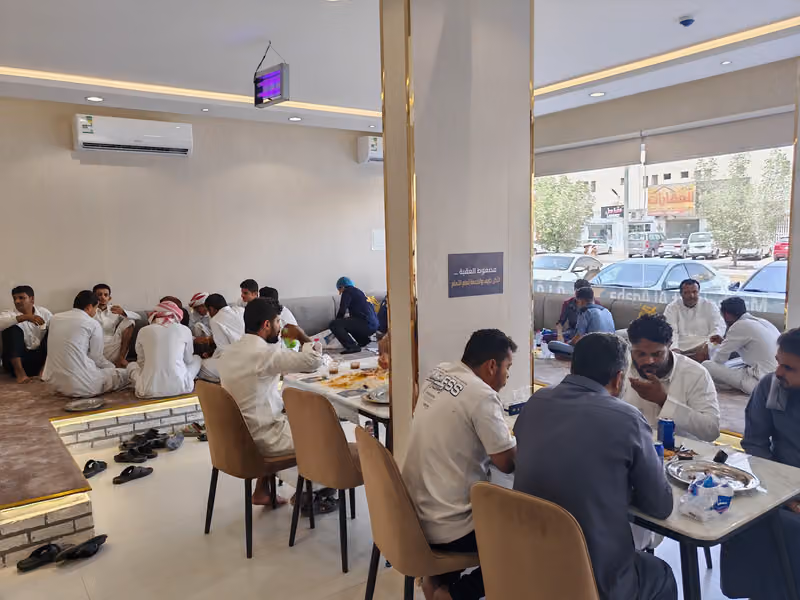 مطعم مضغوط العقبة