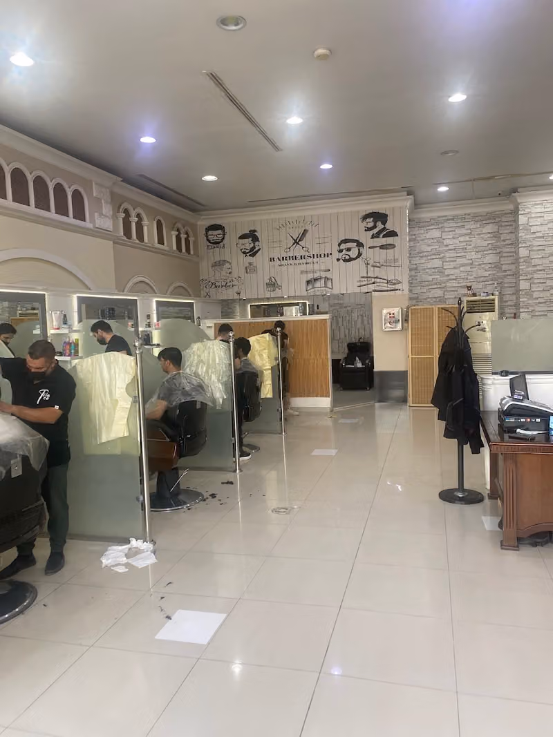 Men’s Glow Barber