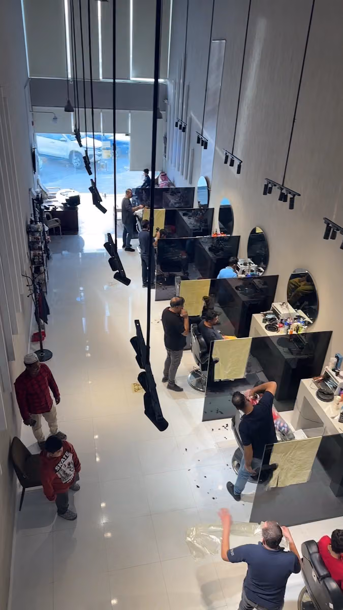 MEN’S GLOW BARBER