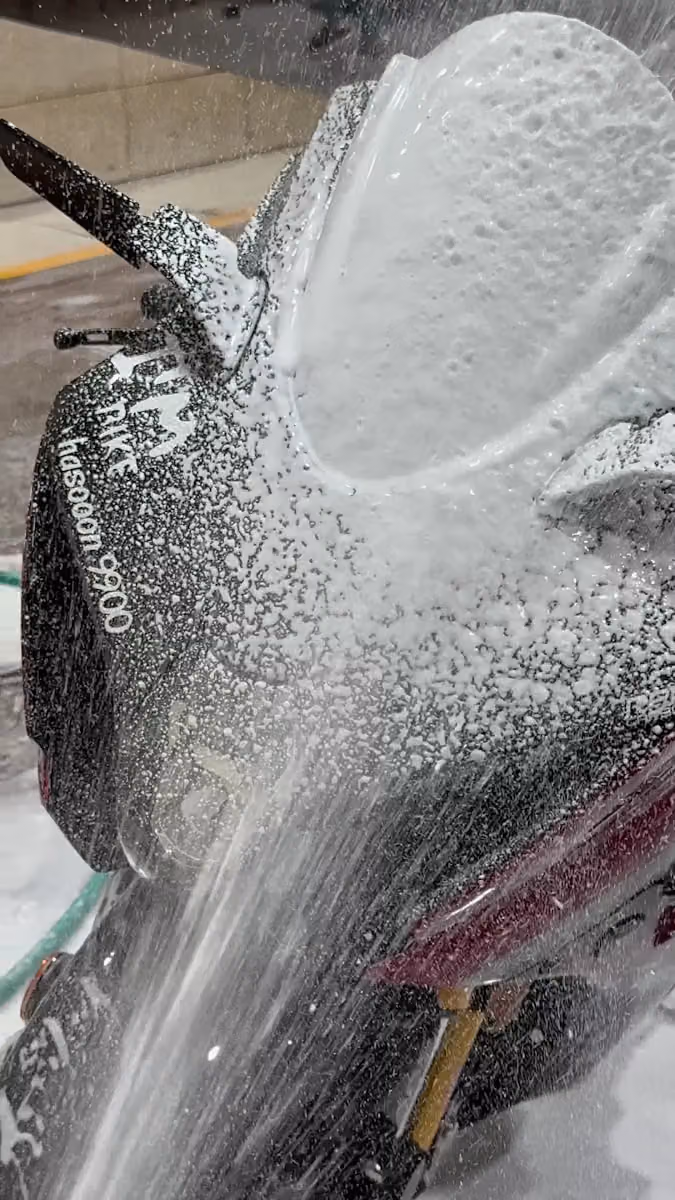 مغاسل بريق الرغوة الذهبية للسيارات