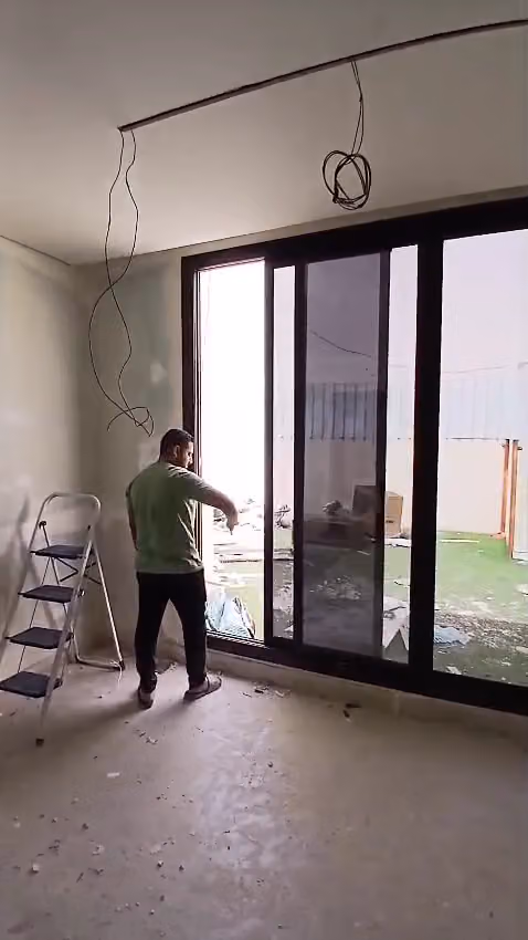 محل العرب كوم للألمنييوم والزجاج