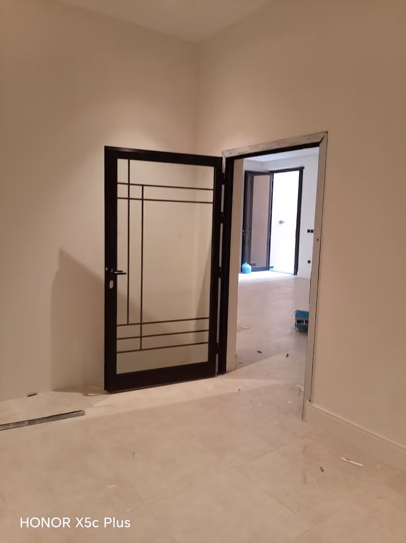 محل العرب كوم للألمنييوم والزجاج