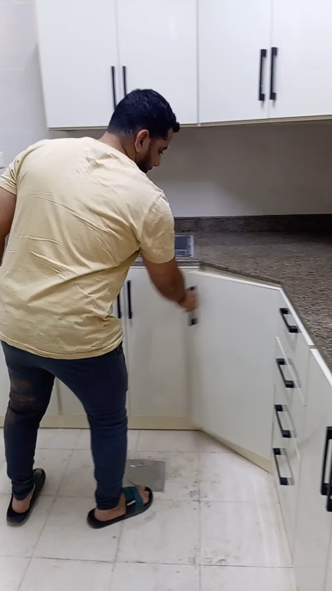 محل العرب كوم للألمنييوم والزجاج