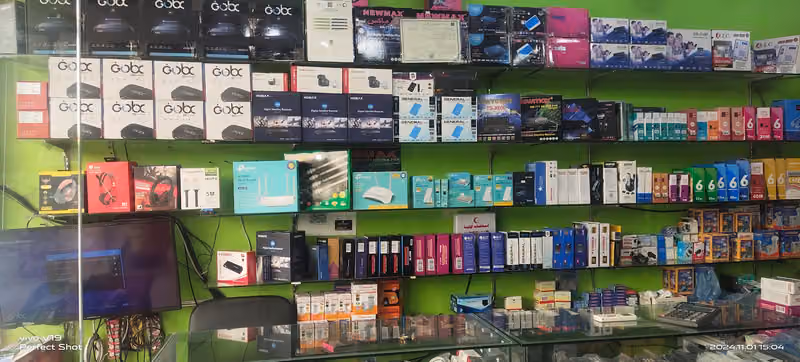 محل لبيع الالكترونيات وكاميرات الاستقبال