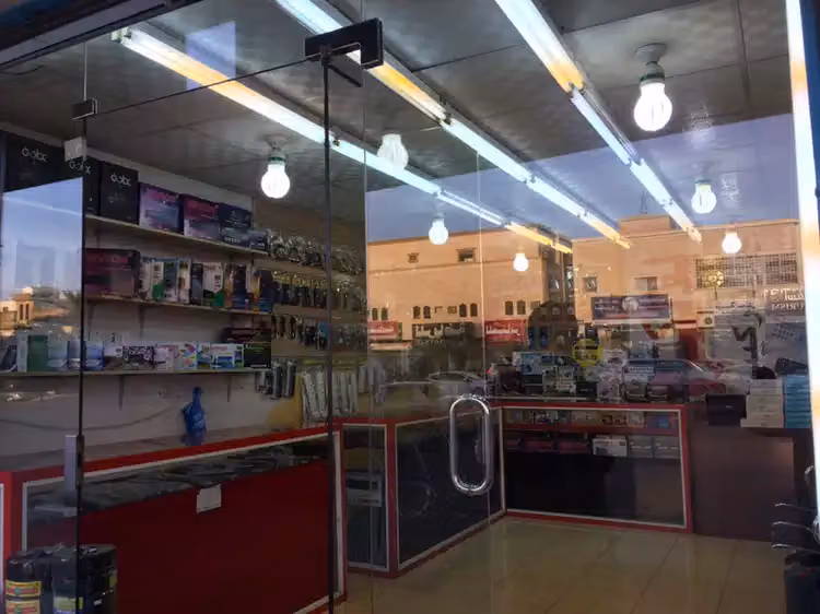 محل سلطان ناصر الجالس للالكترونيات