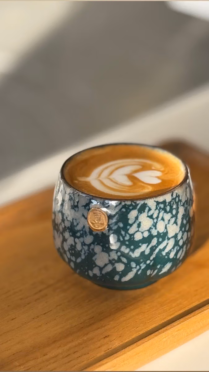 محمصة ومقهى الركوة الذهبية Golden Pot Cafe & Roastery