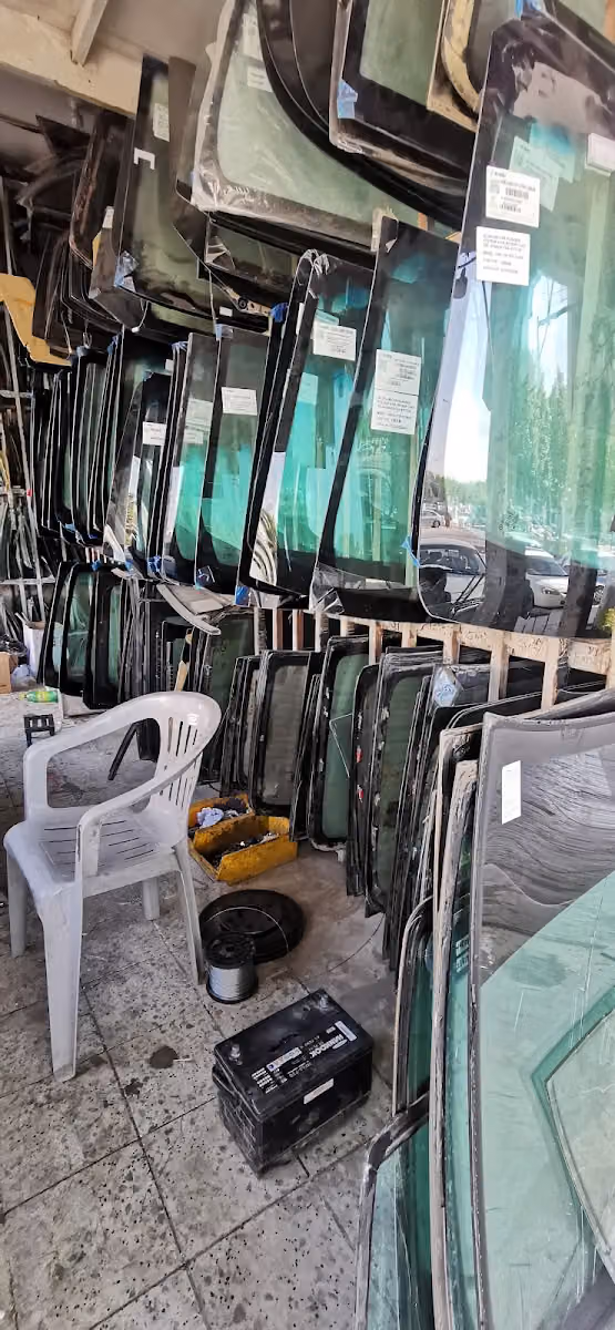 مهن وأعمال زجاج سيارات