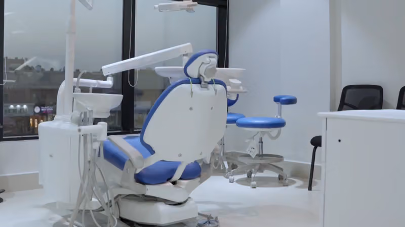 مجمع الدكتور إبراهيم آل طالب لطب الأسنان