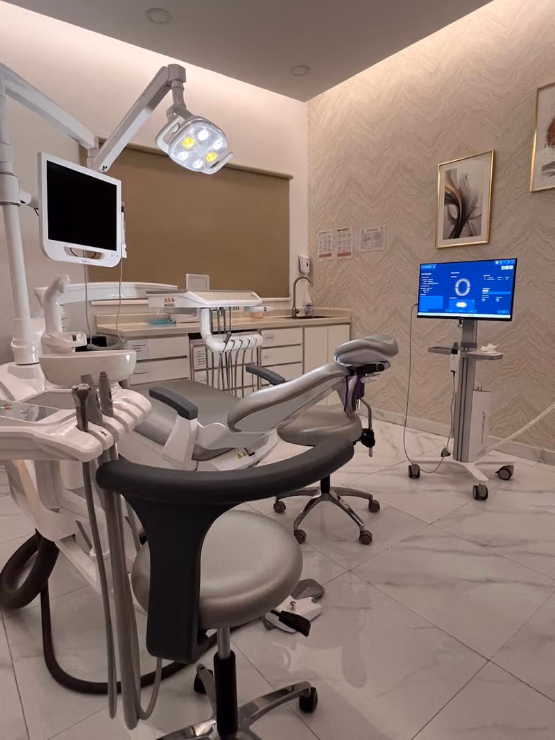 مجمع اراك الذهبي لطب الاسنان
