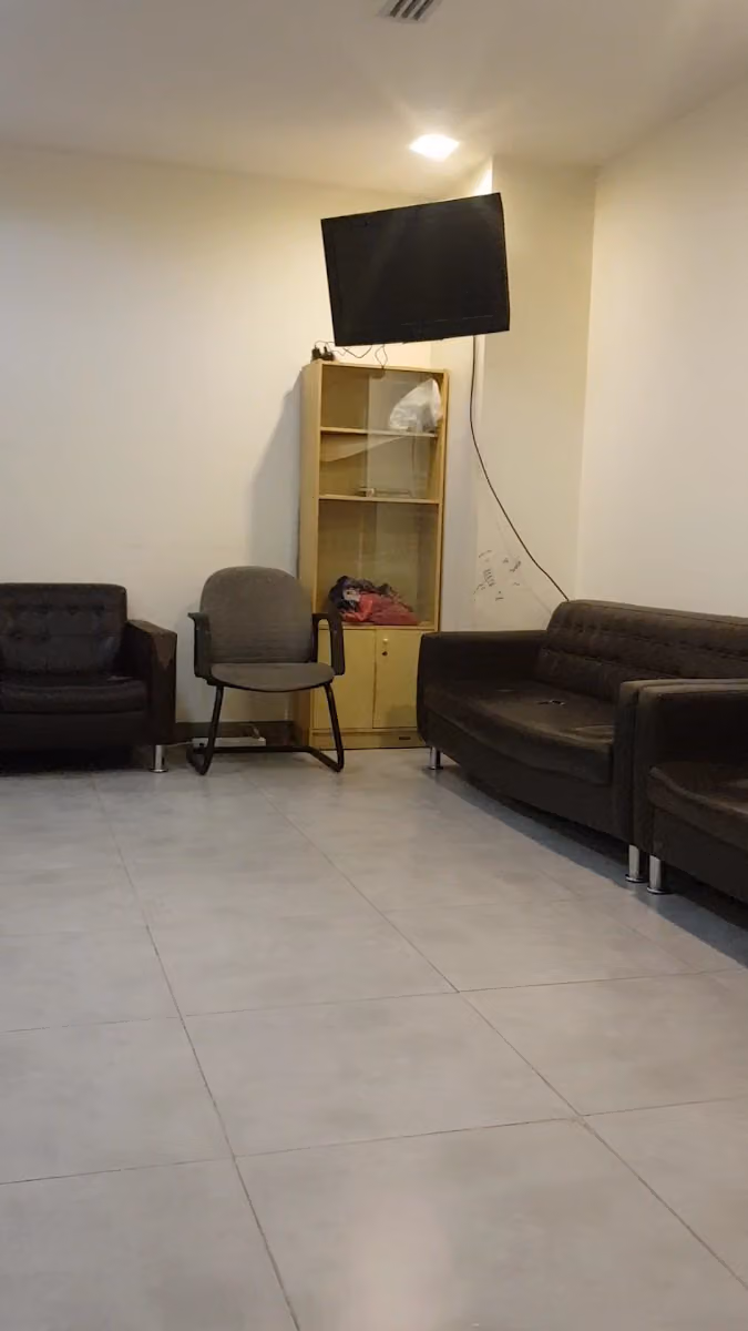 مجمع عيادات الدكتور محمد العنزي الطبي