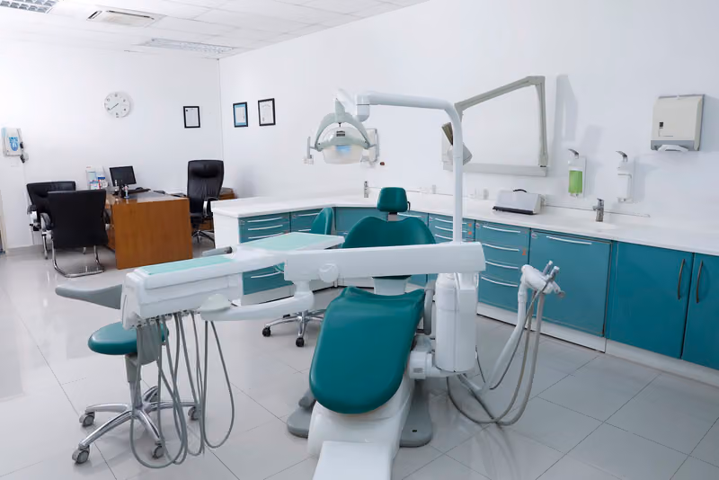 مجمع عيادات الفايز و ابو عجمة لطب الأسنان Al Fayez & Abu Ajmah Clinics