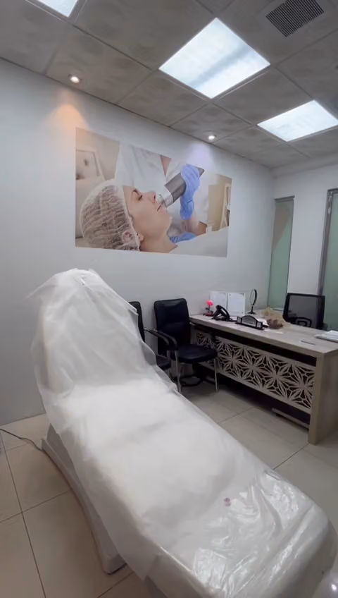 مجمع عيادات تلايس لطب الاسنان والجلديه