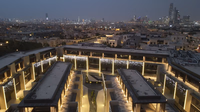 مجمع ذا ديستريكت التجاري - The District Commercial Complex
