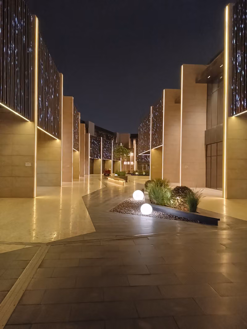 مجمع ذا ديستريكت التجاري - The District Commercial Complex