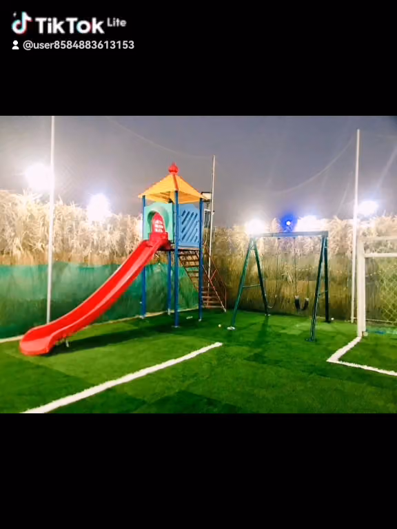 مخيم سياحي