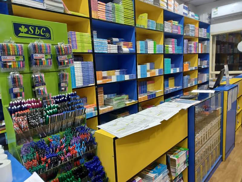 مكتبة سلاح التلميذ الذهبي _ فرع العزيزية