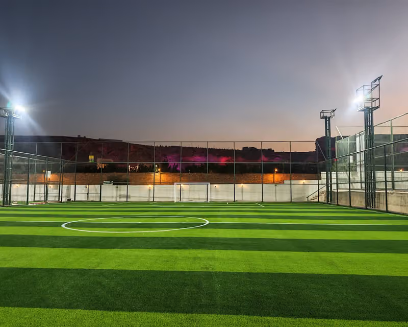 ملاعب المستطيل الأخضر